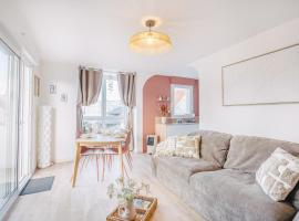 Rose Mer, Appartement à 20 mètres de la mer avec parking privé et balcon, Animal accepté, hotel in Wimereux