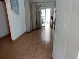 Confortable y hermosa casa en conjunto cerrado a 5 minutos de La Universidad de Carabobo y 10 de la zona centrica Valencia con todos los serivicios cerca