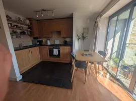 Penryn Quayside Apartment – 1-bed, Fully Equiped Waterside base