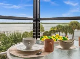 Casa Sol - Waterfront Apt, Sunrise Views, Heated Pool, Spa