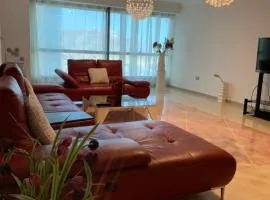 Splendide appartement style new-yorkais de 180 m2 à mobilart vue mer pour famille uniquement