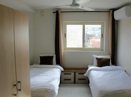 Twin Room with Private Bathroom - Room 6, hotel en Tal-Għoqod