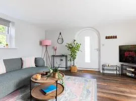 Ivy Mews - Converted Barn in Popular Village