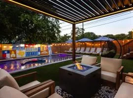 Luxury Downtown Retreat with Pool and Hot Tub, 6Bdr