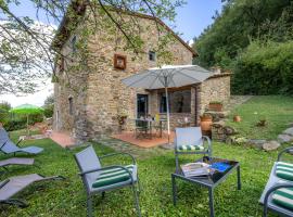 La Casa Nel Bosco D'arte- Greve in Chianti, holiday house with private garden, ξενοδοχείο στο Greve in Chianti
