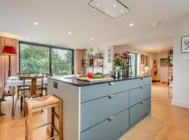 3 Bed in Milford On Sea oc-f33344
