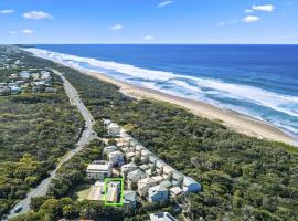 Castaways Penthouse Noosa, Beachfront Pool Tennis, ξενοδοχείο σε Castaways Beach