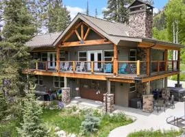 Silver Fork Chalet includes Hot Tub and 18 Beds
