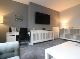 Perfect 4 BR flat, sleeps 8, hotel din Chapelhall