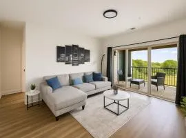Stylish Condo 3 Bedroom with Pool Table