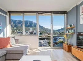 Epic Views from Modern City Retreat
