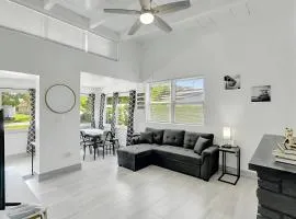 2BR 1BA Home near Nightlife and Beach