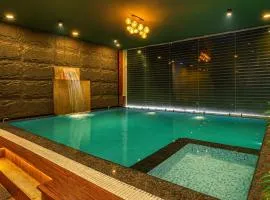 Luxury 6BHk Pool Villa Near Jaipur Railway Station