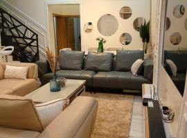 Spark Merge Luxury Homes, hotel en Mama