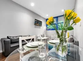 BRAND NEW - For 4 - 3min Heathrow Airport, Windsor Castle