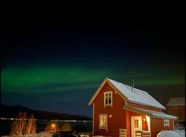 R&oslash;dstua, hotel con estacionamiento en Senja