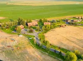 2 Bedroom Loft on Horse, Goat, Donkey and Cow Farm