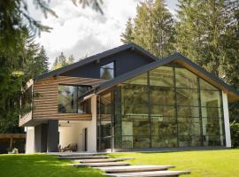 Minka - nordic cabin hideaway, hôtel à Poiana Micului