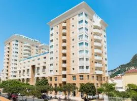 ET - Stylish Apartment In Centre With Pool