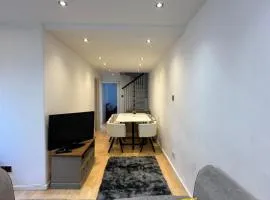 Unique 3 Bed Flat and Cinema Room