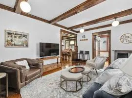 Family Friendly Home - Fenced yard - Parking