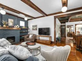 Family Friendly Home - Fenced yard - Parking