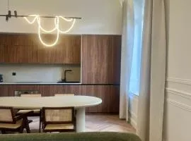 Suite Velours by Collection Aura - Maison les Arcades face à la gare de Charleville-Mézières