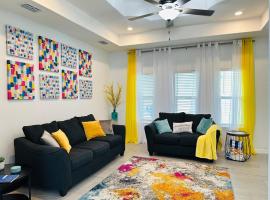 Quiet Cozy Spacious Stay w Private Pool, hotel in Brownsville