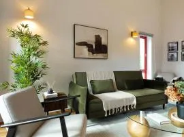 Botanic House - 3BR Home - Private Parking