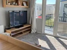 Stylish 3 Bedroom caravan near the Beach