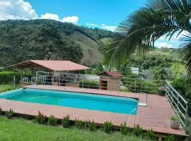 Hermosa Casa de campo cerca a Yolombo, las partidas