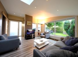 Maison familiale avec jardin à 5 min de Rouen, hotel en Mont-Saint-Aignan