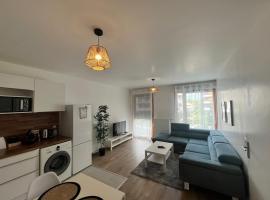 Cozy appartement moderne proche Paris & Aéroport d'Orly au pied du metro 14, place to stay in Chevilly-Larue