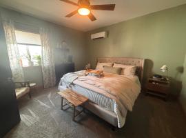 Mountain View Room wPrivate Bath close to downtown, δωμάτιο σε οικογενειακή κατοικία σε Jim Thorpe