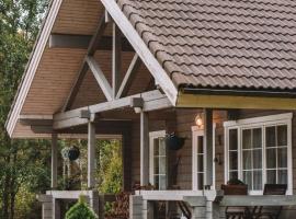 Merineitsi peamaja saunaga kahele, acomoda&ccedil;&atilde;o com cozinha em Tahkuna