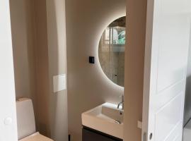 Apartment - Sleeps 3 & Great Location – hotel w mieście Sollentuna