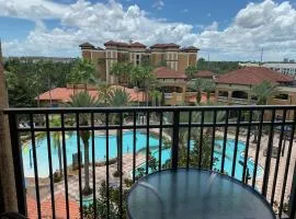 Pool view Condo near all Parks