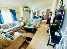 Mountain View Haven- 3 mins to the beach