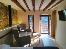 LA DULA, Casa Boutique en el casco antiguo y junto a la montaña