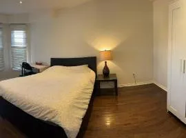 Private comfortable M1 bedroom