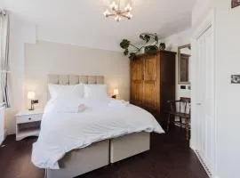 Grace's Guesthouse The Suite Room 6
