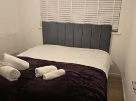 SAV 1 Bed Flat Near Watford Town
