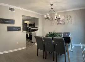 Bright 2BR Townhome – Pool Beach Minutes Away