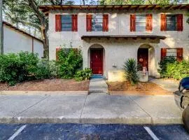 Hilton Head 2BR Escape w Pool Sofa Bed