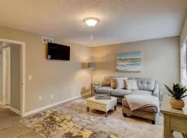 Hilton Head 2BR Townhouse Walk to Shops Dining