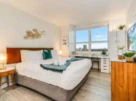 Stylish Studio King Bed City View Hotel Perks Parking