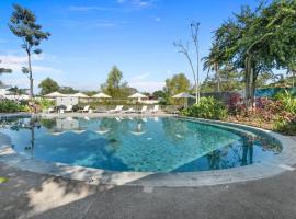 Comfort and design in a green oasis near the beach, hotel in Jarretadera