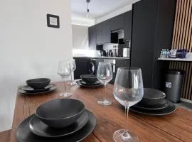2 bed house in city centre - offers for long stays