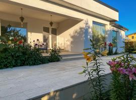 JazzFarm GuestHouse，B&icirc;rnova的SPA 飯店