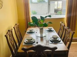 Spacious, free parking, 9 mins Elland Rd, nr town